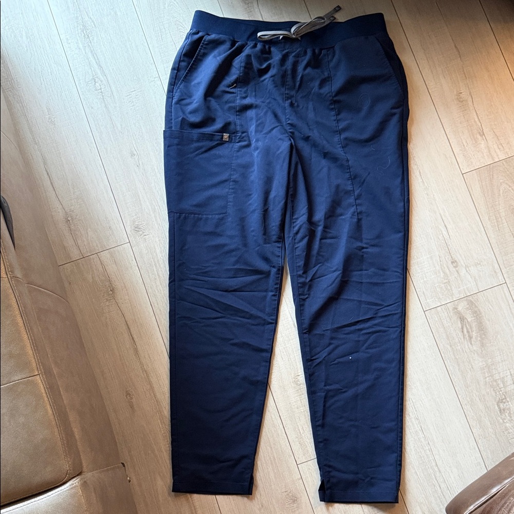 Fabletics Women’s Navy Scrub Pants